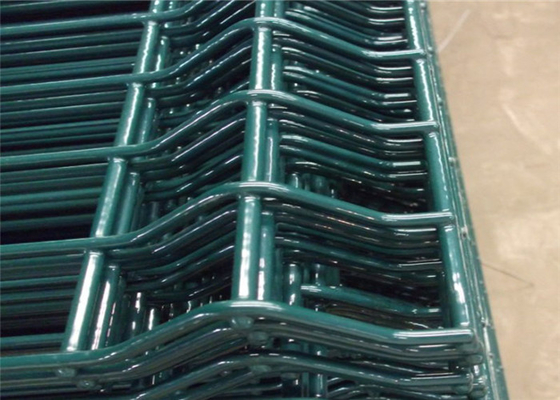 Las aves de corral contienen el cercado soldado con autógena cubierto Pvc de la malla de alambre galvanizadas con el poste
