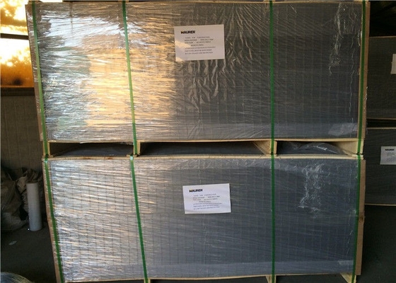 1x1 soldados con autógena avanzan lentamente la cerca de alambre galvanizada 100m m Panels