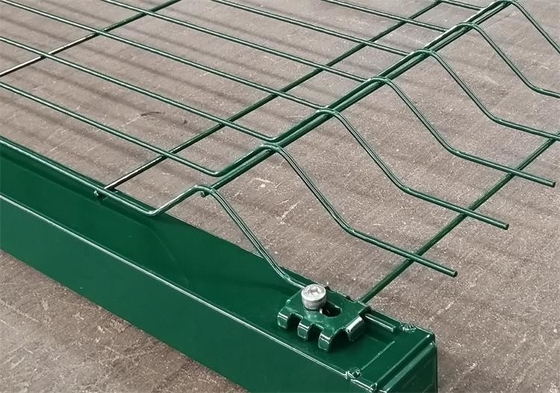 Cerca curvada coloreada verde Panels del metal de 5m m de la altura decorativa del diámetro los 2m