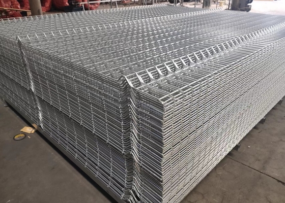 Poste curvado galvanizado sumergido caliente de With Peach Type de la cerca del metal de la resistencia a la corrosión